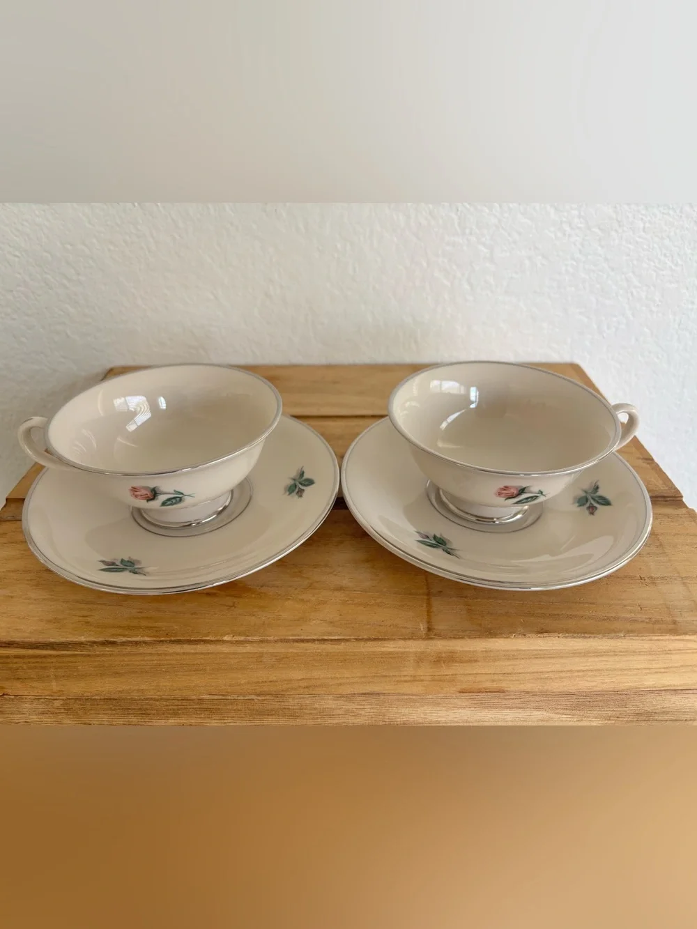 Fleetwood Fine China 4-Piece Tea Cups & Saucers Set